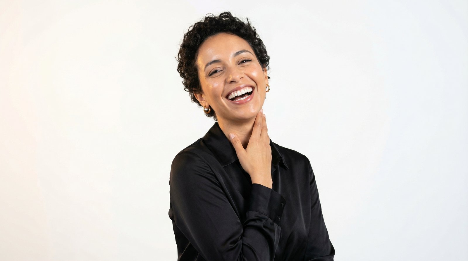 Patiente souriante au CENTRE DENTAIRE BENNOUNA ( DR JAOUAD BENNOUNA ), Marrakech